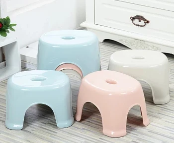 Europietiška plastikinė taburetė storina vaikų mažą suoliuką namuose persirengti batais suaugusiųjų kavos staliukas žema taburetė vonios kambarys neslysti