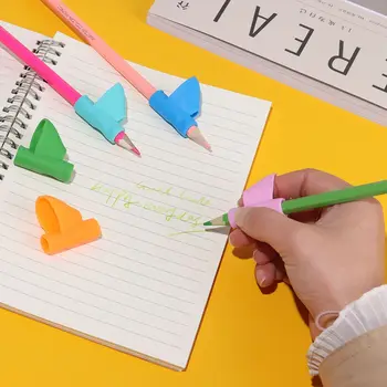 Gaudantis rašiklio valdymo rašiklis Mokymo rankenos rašiklio korekcijos įtaisas Kūdikiai vaikai praktikuoja mokymąsi laikyti rašiklį Darželio griebimas