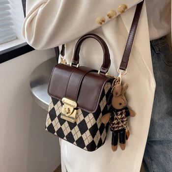 Moteriškas krepšys Naujas pledų dėžutės krepšys Moblie telefono krepšys su mažu meškos pakabuku Laisvalaikio piniginės ir rankinės Moterų pečių pasiuntinio krepšys