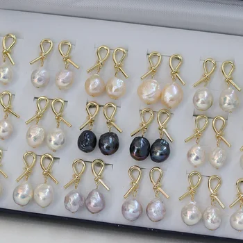 Natūralūs netaisyklingos formos perlų butiko auskarai 