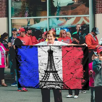 Paryžiaus Eifelio bokštas Prancūzijos vėliava