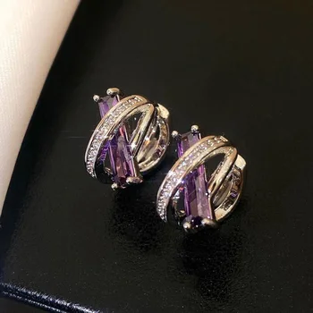 Sidabriniai mažo lankelio violetiniai kubiniai cirkonio auskarai