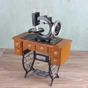 Vintage do old siuvimo mašinos modelis drabužių parduotuvės vitrinų rekvizitai geležies menai ir amatai kūrybiniai eksponavimo kūriniai