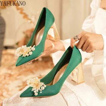 Žalias šilkas Satinas Vestuvės Pamergės batai Stambūs kulniukai Smailūs pirštai Aukštakulniai Moteriški vakarėlio prom batai Perlų gėlių ledi Pompos
