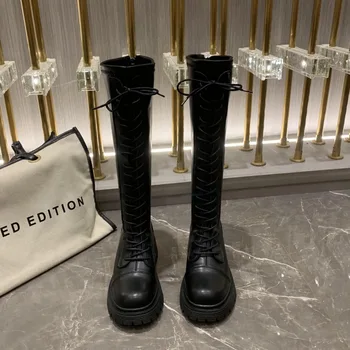 Žieminiai aukštakulniai modernūs batai Kvadratinis kulnas Seksualus 2024 m. prekės ženklo moteriški batai Apvalus pirštas Vidurinis kulnas Sukryžiuoti moteriški batai Botas
